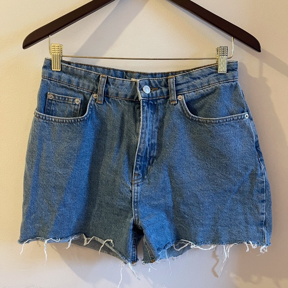 NA-KD Raw Hem Vintage Look Denim Shorts - Picture 1 of 4